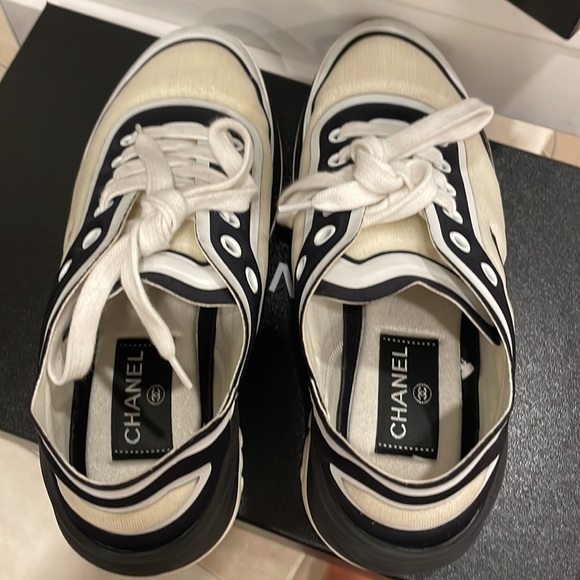 CHANEL WHITE AND BLACK SNEAKERS - Picture 5 of 8